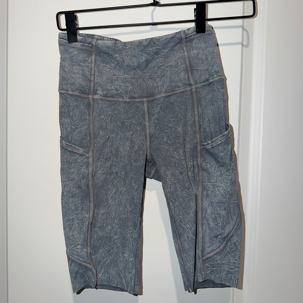 Lululemon Gray Biker Shorts size:4